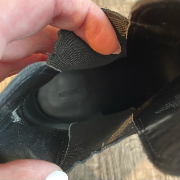 KENDALL & KYLIE Finley Bootie Black Leather Pointed Toe Heeled Ankle Boot - Picture 11 of 12